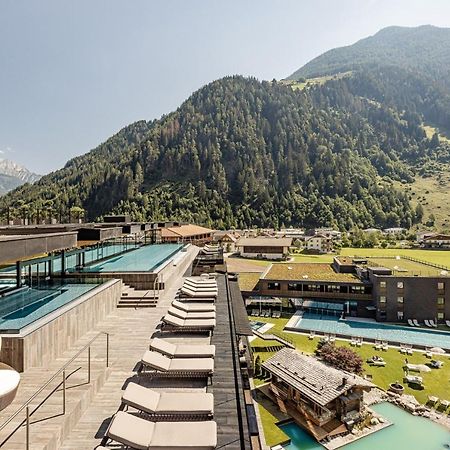 Alpine Luxury Spa Resort Schwarzenstein Лутаґо Екстер'єр фото
