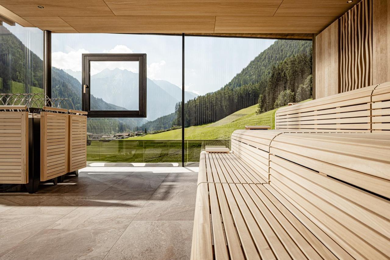 Alpine Luxury Spa Resort Schwarzenstein Лутаґо Екстер'єр фото