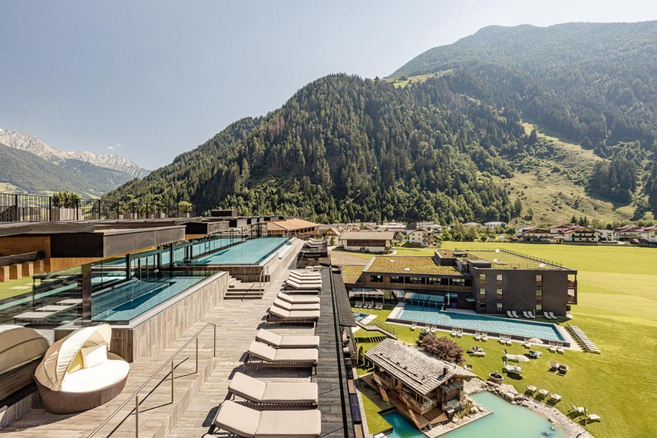 Alpine Luxury Spa Resort Schwarzenstein Лутаґо Екстер'єр фото