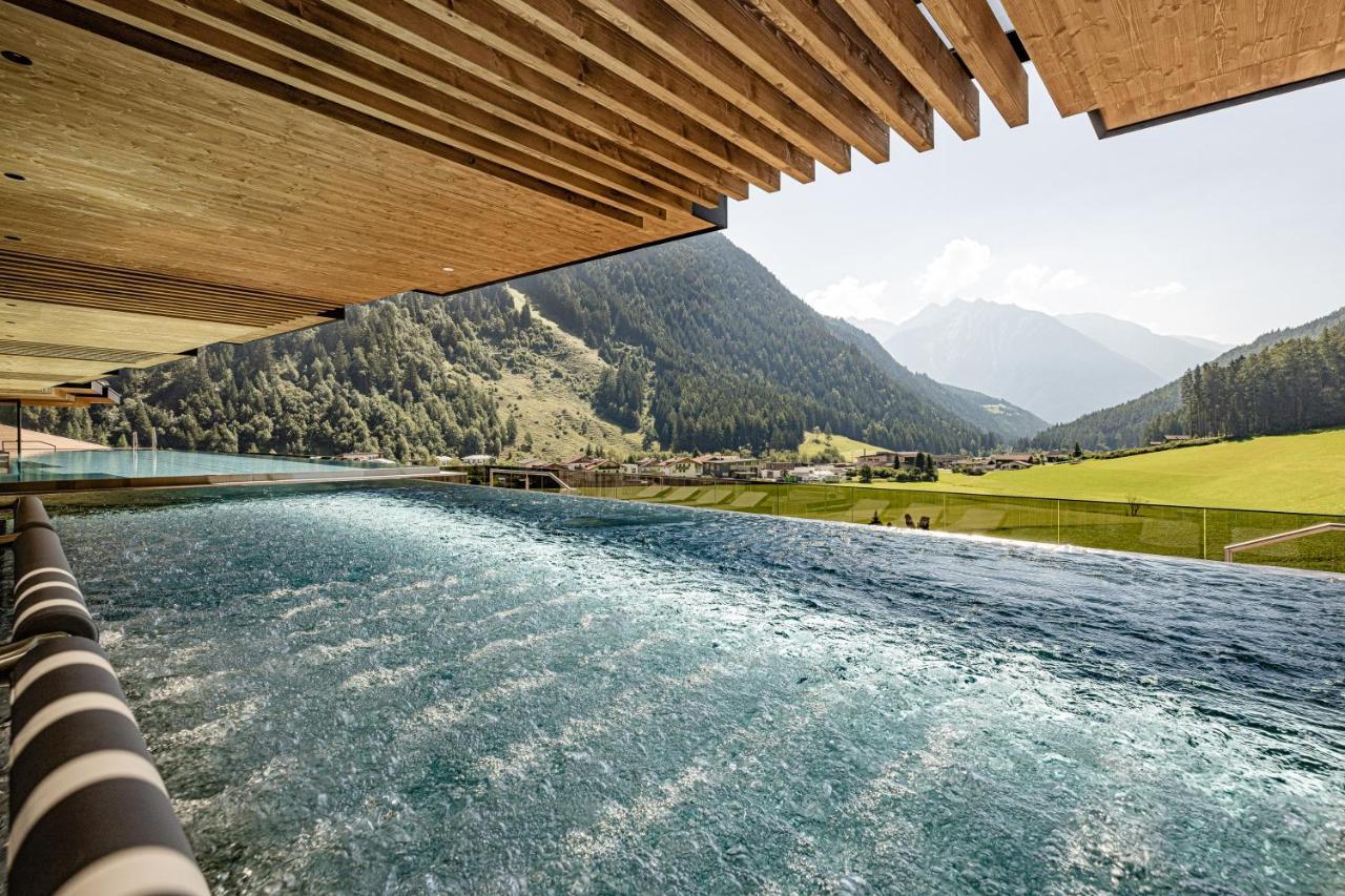 Alpine Luxury Spa Resort Schwarzenstein Лутаґо Екстер'єр фото