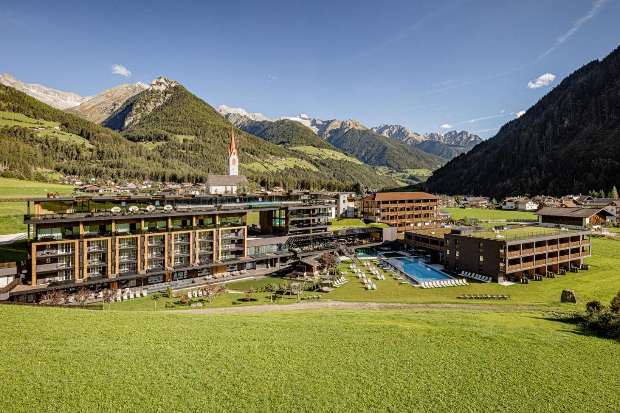 Alpine Luxury Spa Resort Schwarzenstein Лутаґо Екстер'єр фото
