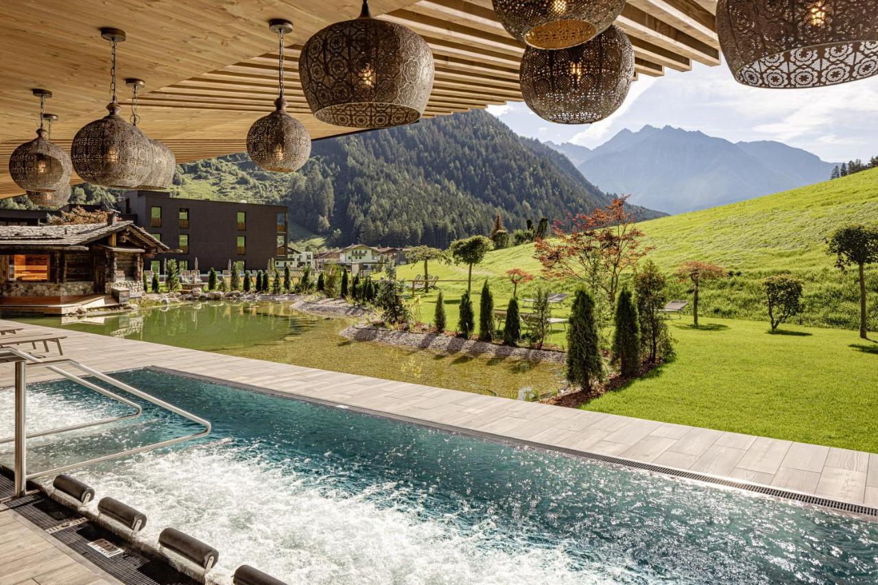 Alpine Luxury Spa Resort Schwarzenstein Лутаґо Екстер'єр фото