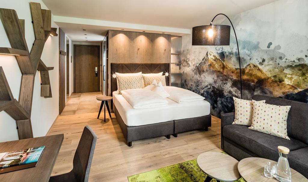Alpine Luxury Spa Resort Schwarzenstein Лутаґо Екстер'єр фото