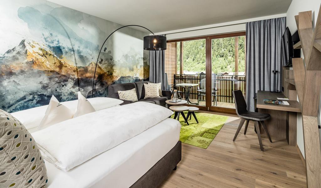 Alpine Luxury Spa Resort Schwarzenstein Лутаґо Екстер'єр фото