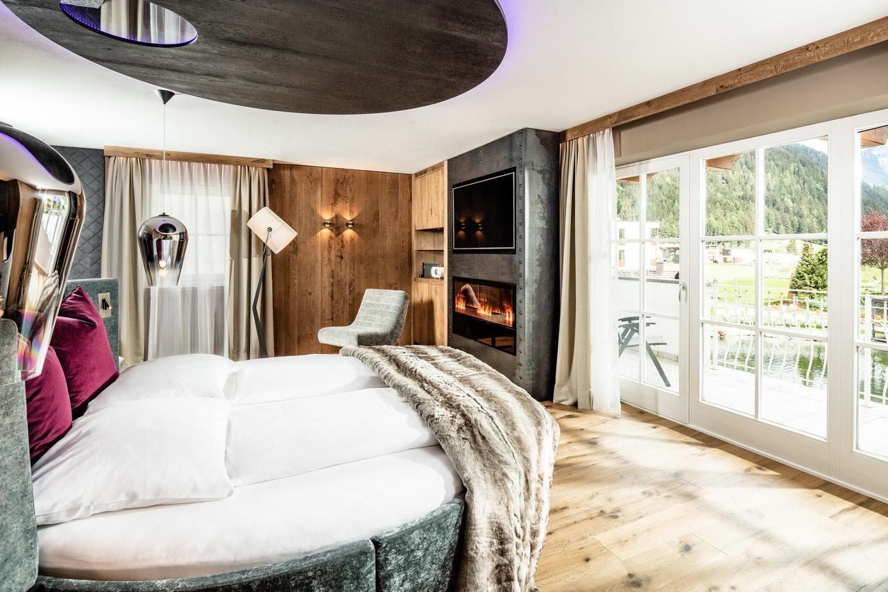 Alpine Luxury Spa Resort Schwarzenstein Лутаґо Екстер'єр фото